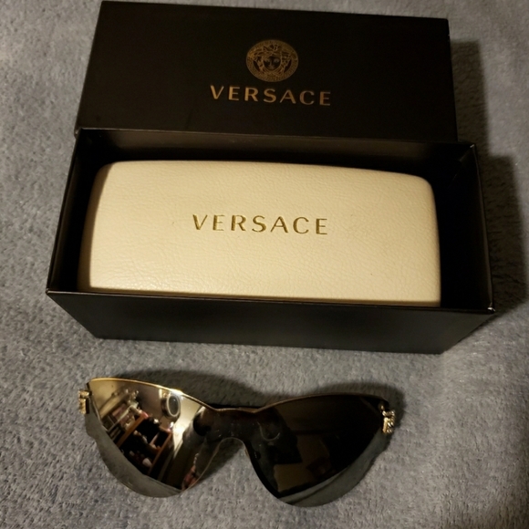 Shades - Picture 4 of 8